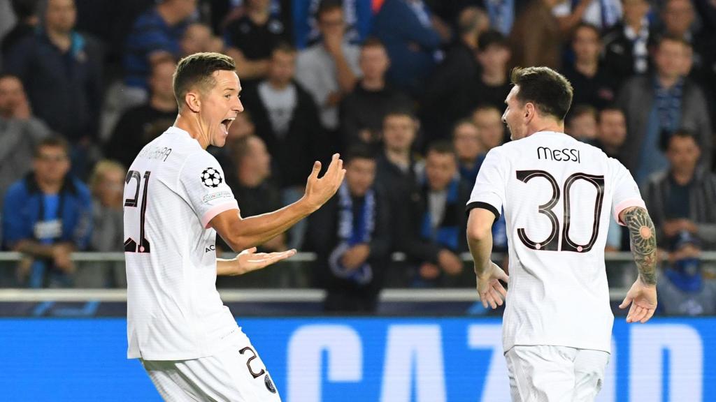 Ander Herrera y Leo Messi durante un partido del PSG