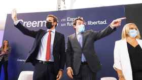 Pablo Casado y el presidente autonómico, Alfonso Fernández Mañueco, en la Convención nacional del Partido Popular