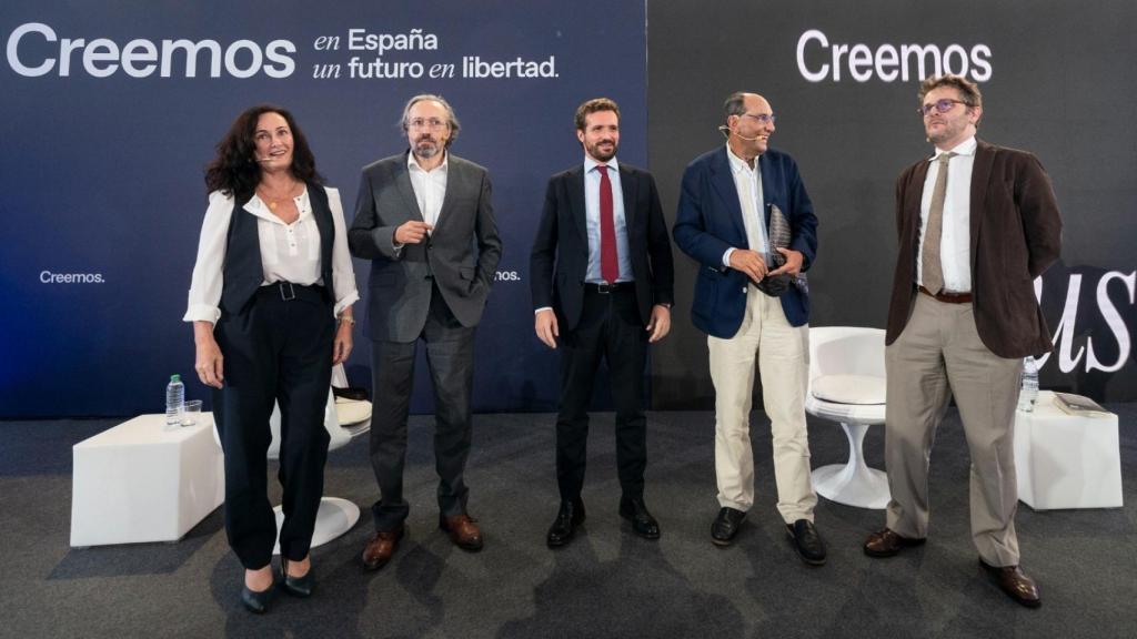 Edurne Uriarte, Girauta, Casado, Vidal-Quadras y Juan Claudio de Ramón, tras el coloquio.