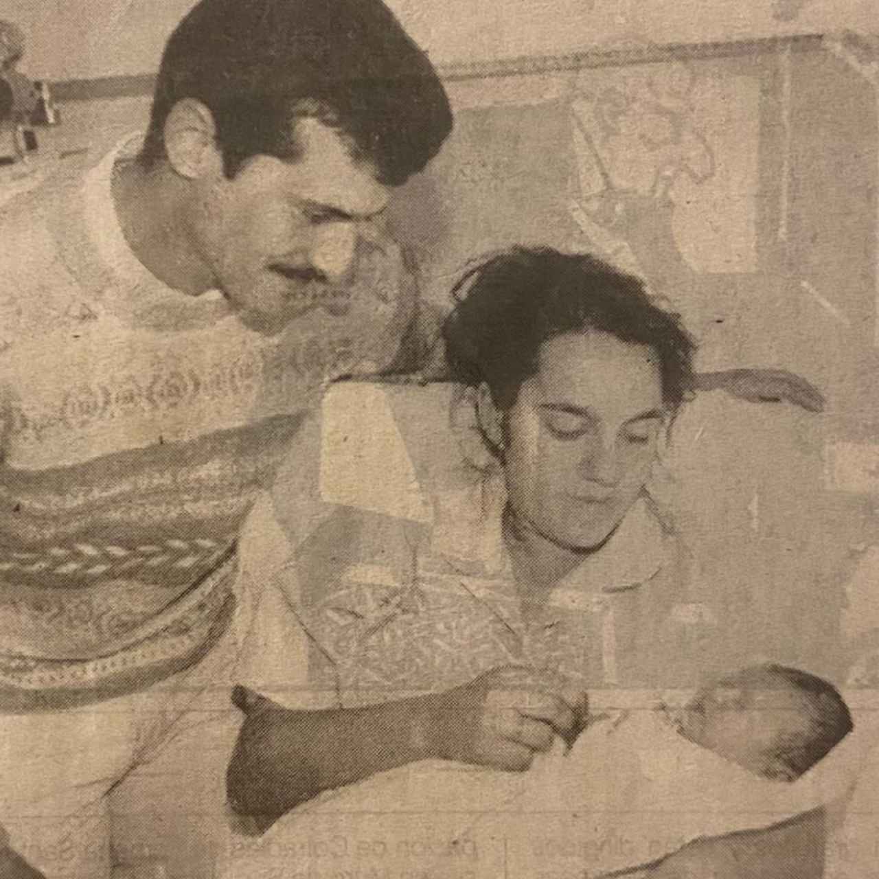 Los padres con Nuria hace casi 28 años.