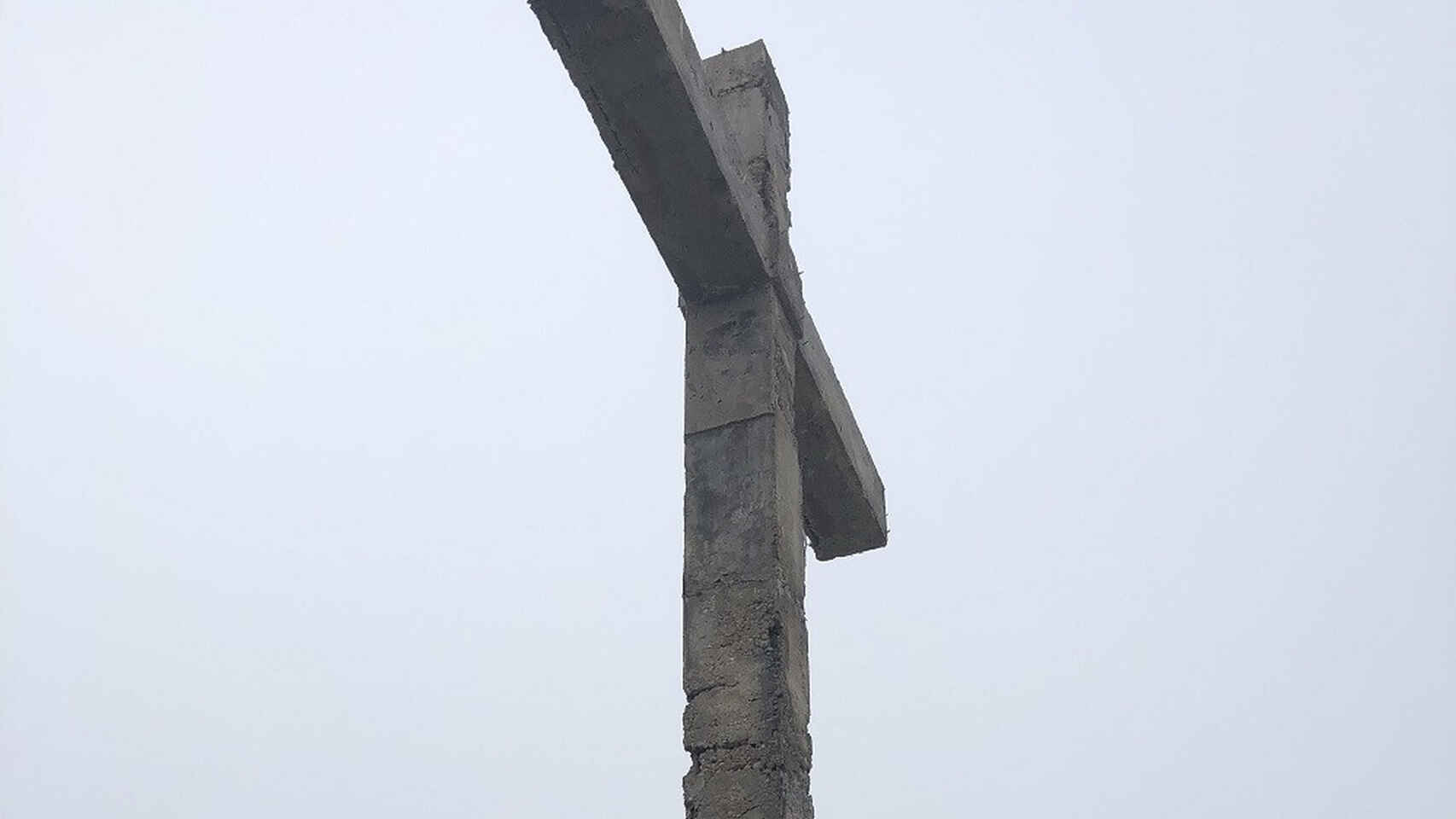 Cruz actual en el cementerio de San Atilano