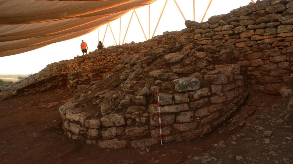 Vestigios de la muralla que defendía el poblado.