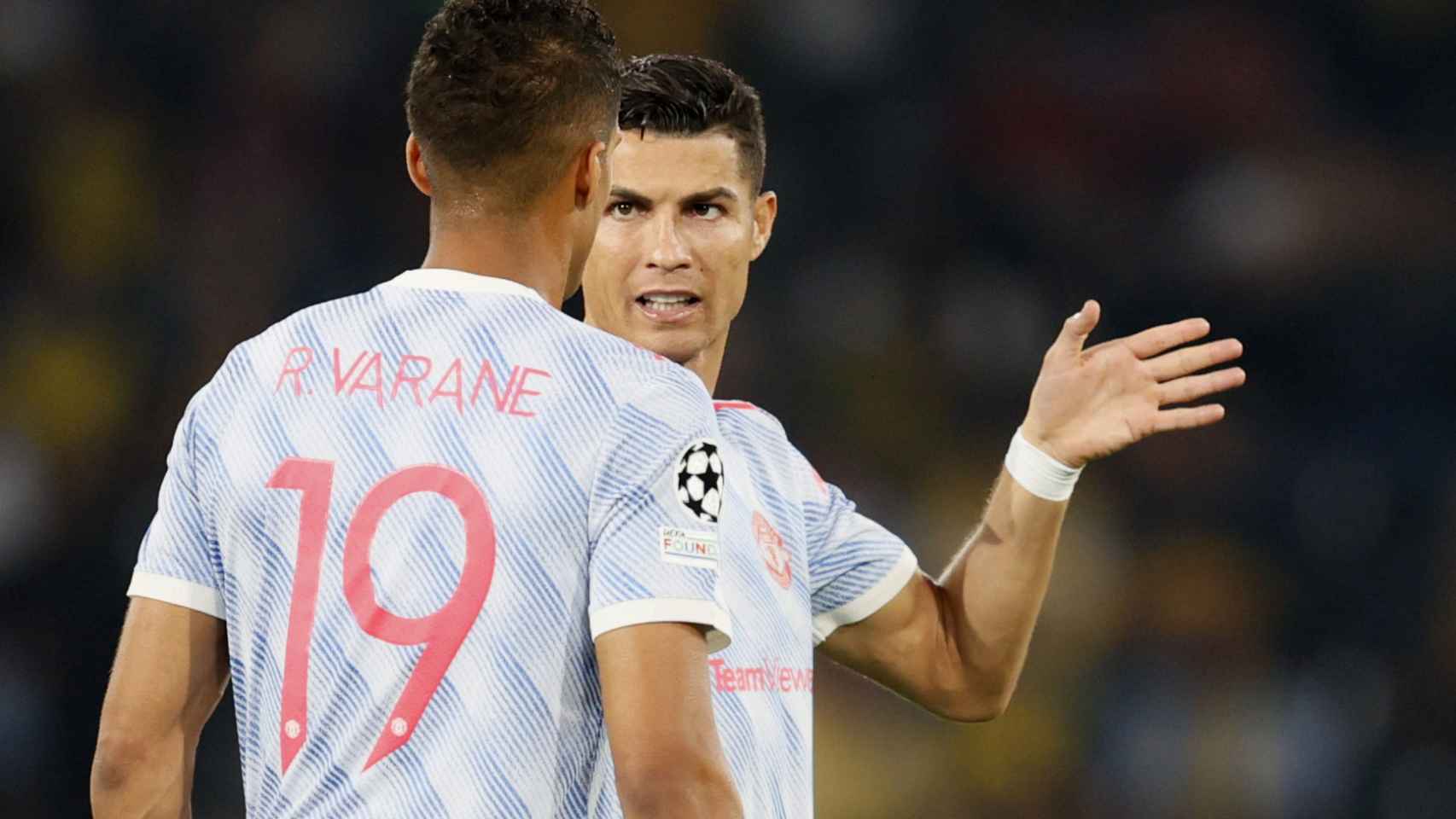 Varane y Cristiano Ronaldo, en un partido del Manchester United