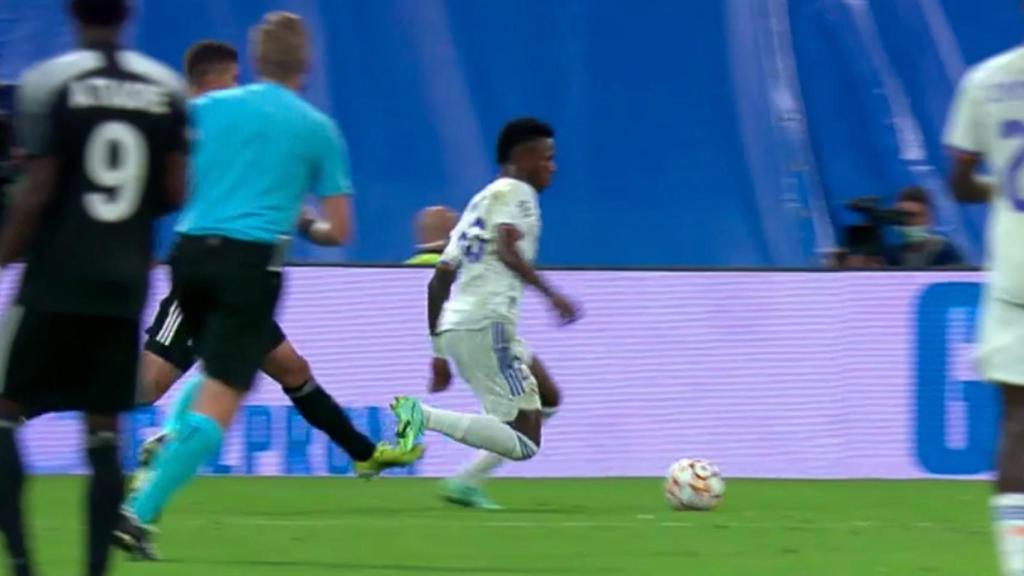 Penalti no pitado sobre Vinicius