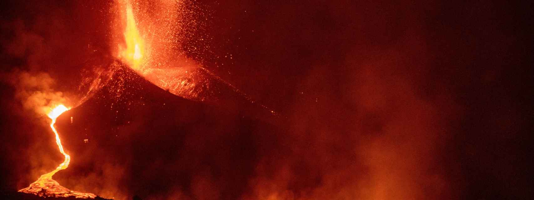 La nueva colada de lava del volcán de Cumbre Vieja. EP