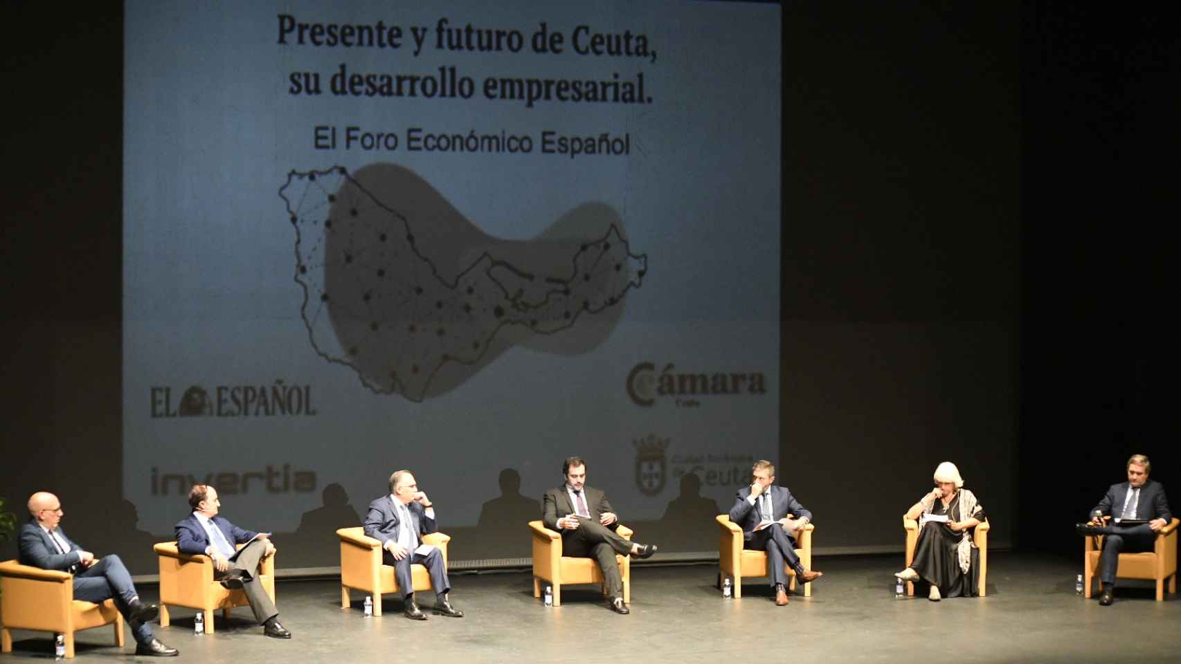 Imagen de la mesa redonda 'Análisis del sector portuario en Ceuta', en la primera jornada del Foro Económico Español 'Presente y futuro de Ceuta, su desarrollo empresarial'.