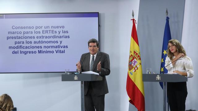 José Luis Escrivá, ministro de Inclusión, Seguridad Social y Migraciones, y Yolanda Díaz, vicepresidenta segunda de Trabajo y Economía Social.