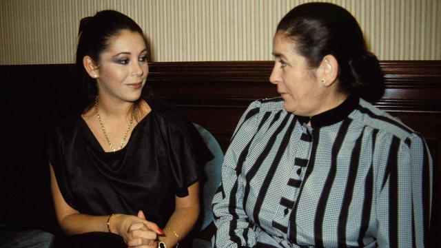 Isabel Pantoja junto a su madre, en una imagen de archivo.