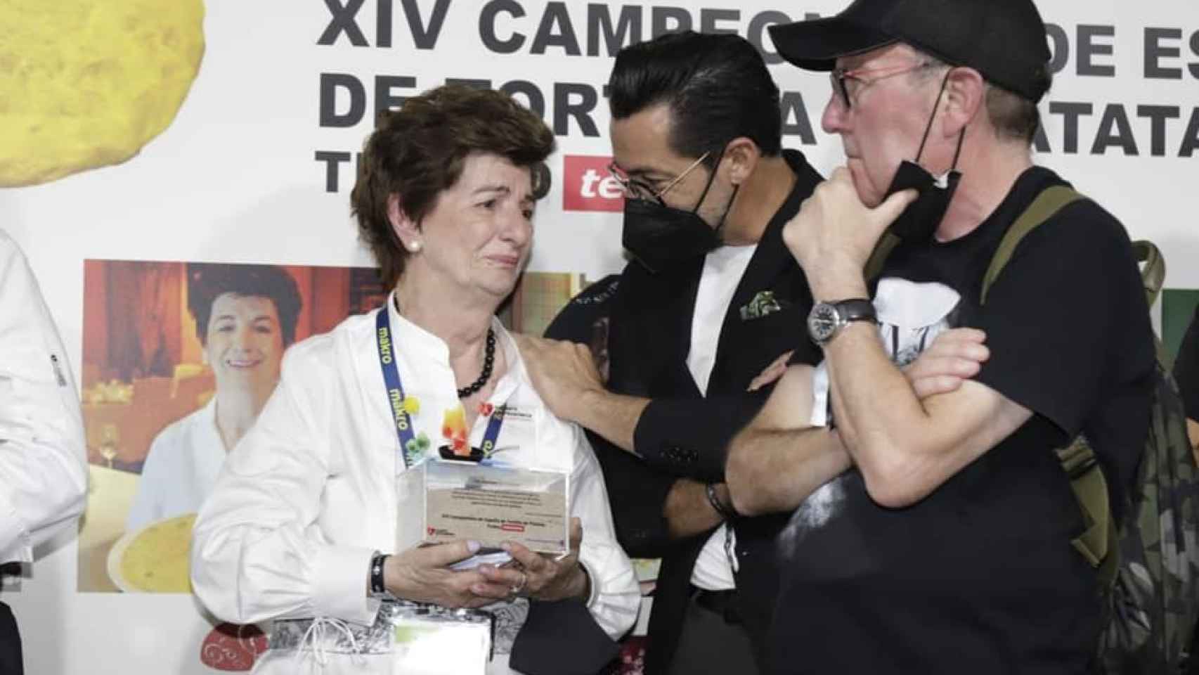 Ciri González, del restaurante La Encina, recibe el homenaje