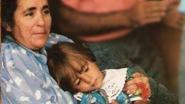 Kiko Rivera, en una imagen de su infancia, junto a su abuela, Ana Martín.