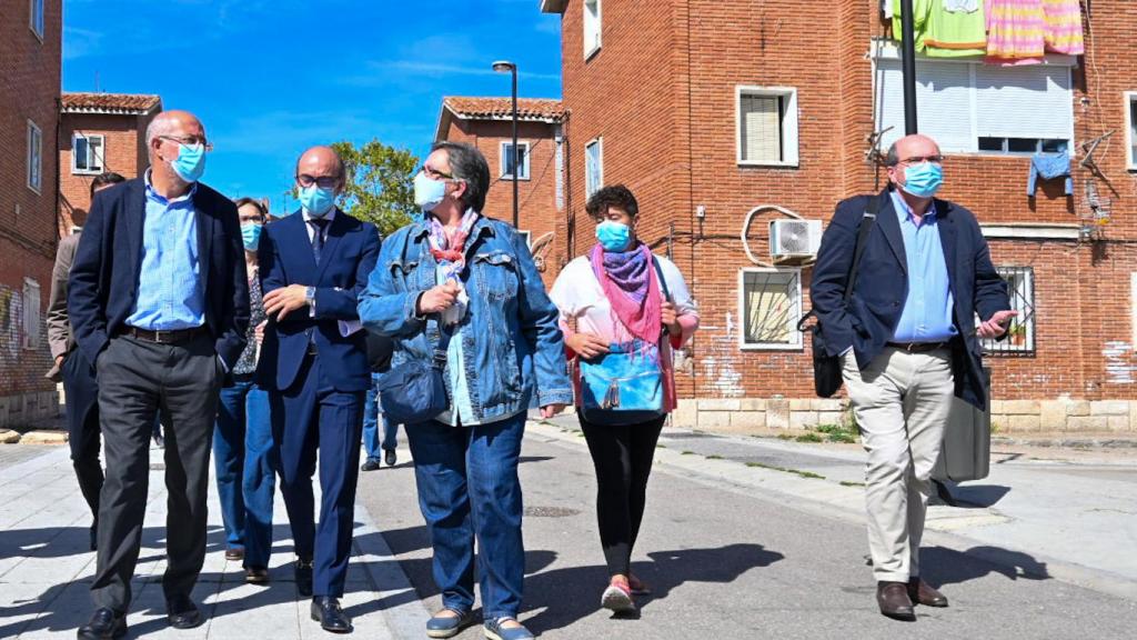 Igea y Ortega en la visita a Pajarillos