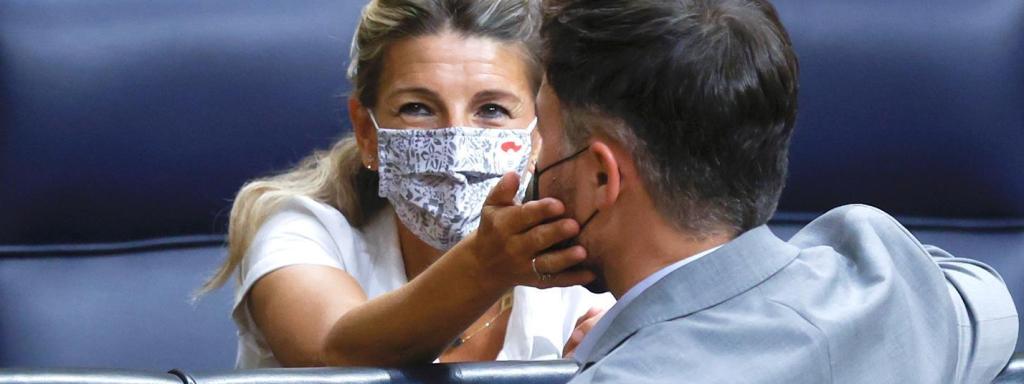 Yolanda Díaz con el portavoz de ERC en el Congreso, Gabriel Rufián, en una imagen reciente en el Congreso.