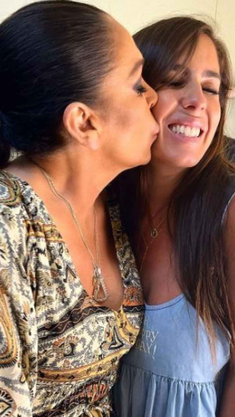 Anabel Pantoja junto a su tía Isabel en una imagen de sus redes sociales.