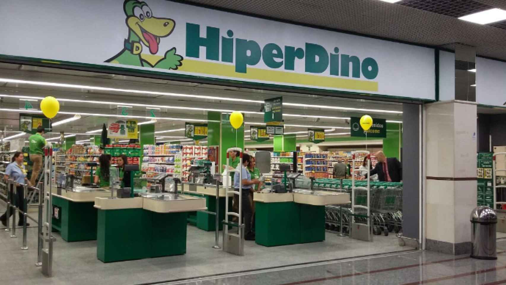 La entrada a un supermercado Hiper Dino, en Canarias.