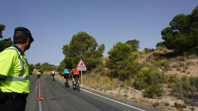 Un ciclista graba cómo un Guardia Civil le multa injustamente en Elche  y el vídeo se hace viral