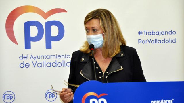 Pilar del Olmo durante la presentación de las mociones para el próximo pleno