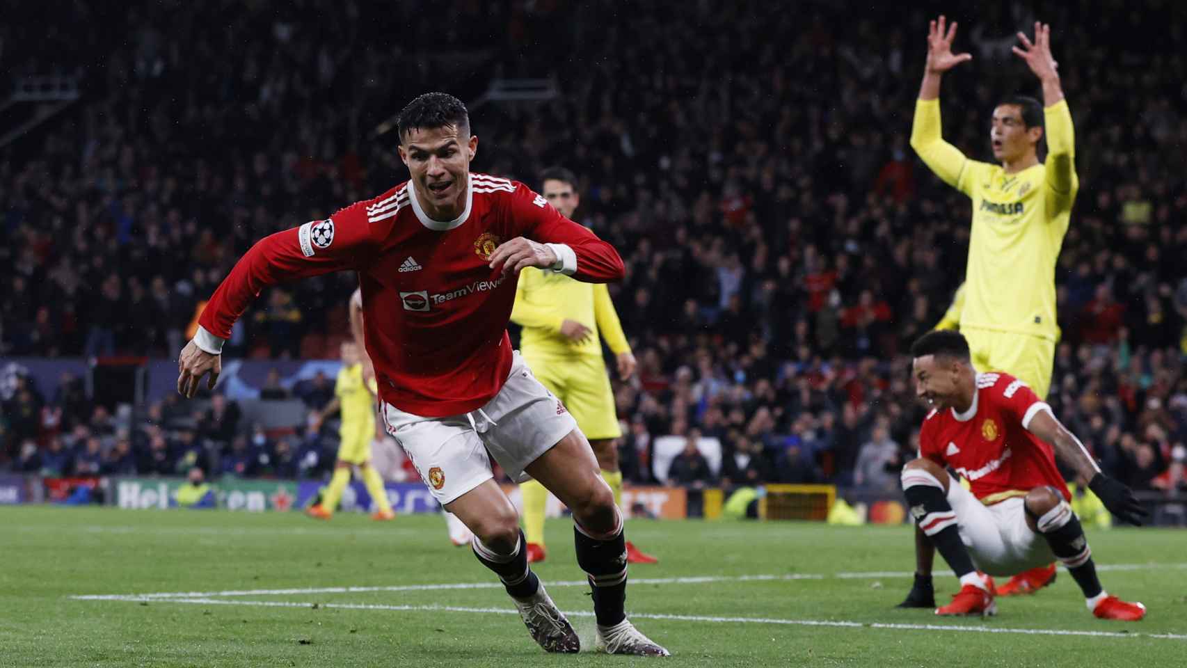 Cristiano Ronaldo celebra su gol con el Manchester United ante el Villarreal