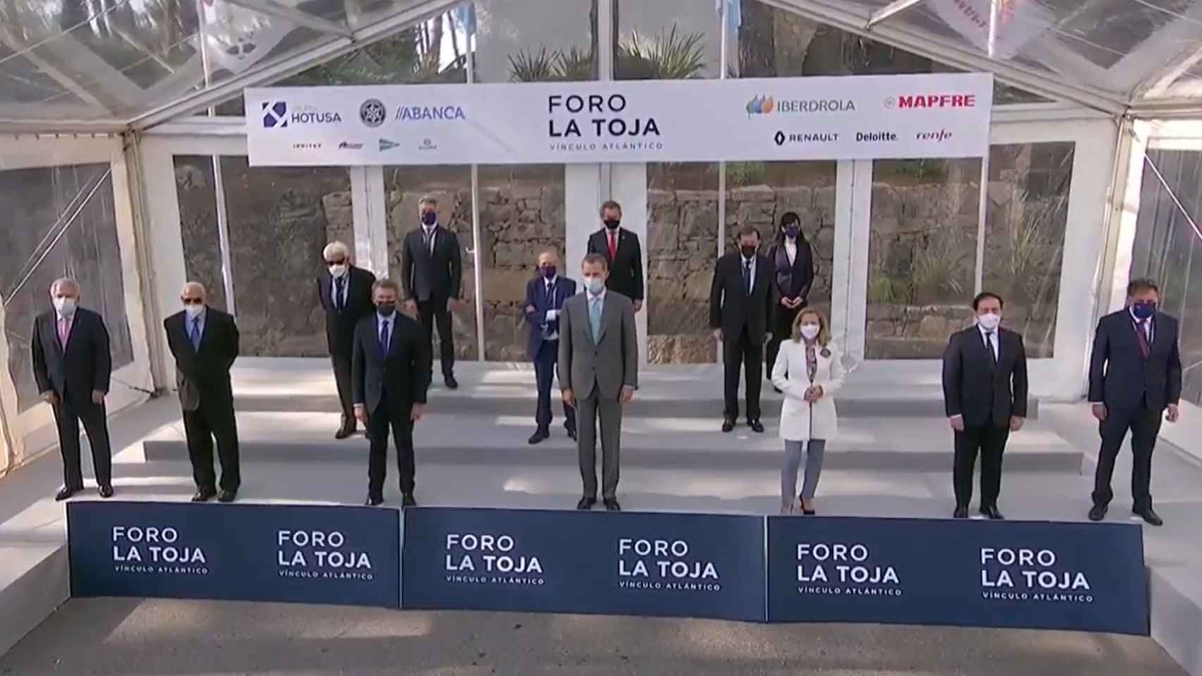 Foto de familia de la apertura del evento, con el rey Felipe VI en el centro.