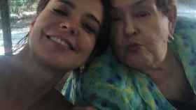 Natasha Klauss junto a su madre en una imagen de sus redes sociales.