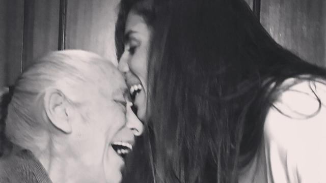 Anabel Pantoja junto a su abuela, Ana Martín.