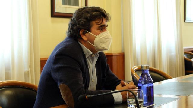 El presidente de la Autoridade Portuaria de A Coruña, Martín Fernández Prado, durante una entrevista.