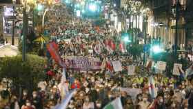 Miles de personas se manifiestan en Vigo en defensa de la sanidad pública y de la Atención Primaria, en una protesta convocada por la Junta de Personal del Chuvi