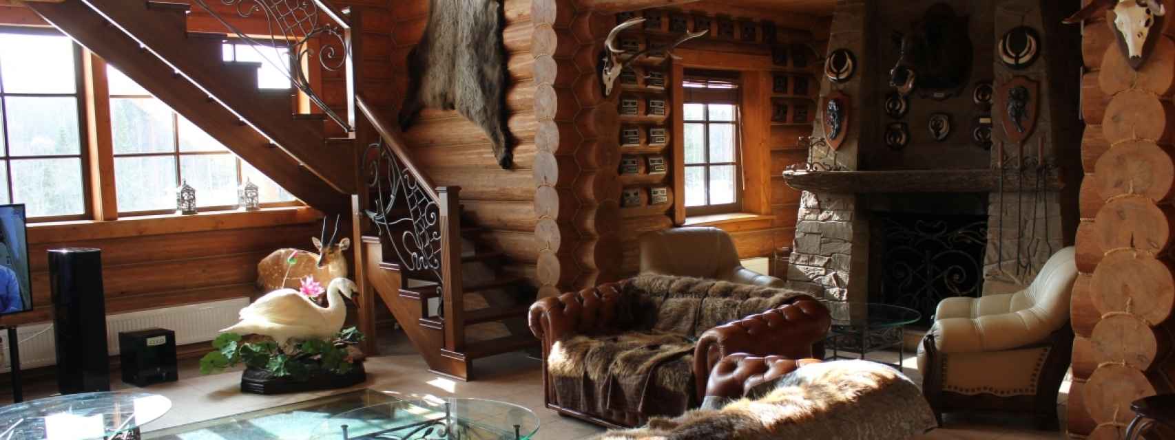 Salón del hotel en el Parque Nacional del Norte Ruso donde se alojaron Juan Carlos I y Corinna Larsen.