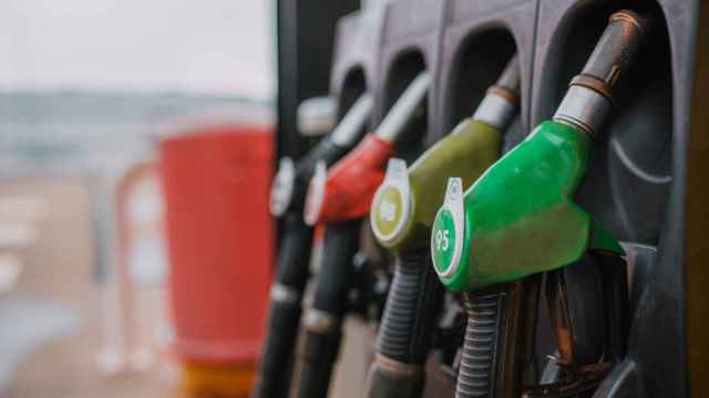 8 trucos sobre cómo ahorrar gasolina al conducir un coche