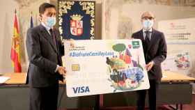 El consejero, Javier Ortega, presenta junto a las cajas rurales los bonos de turismo
