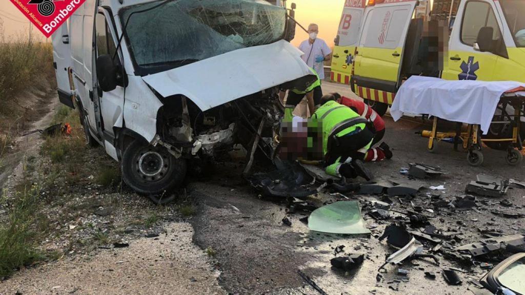 Estado en el que ha quedado la furgoneta tras el accidente.