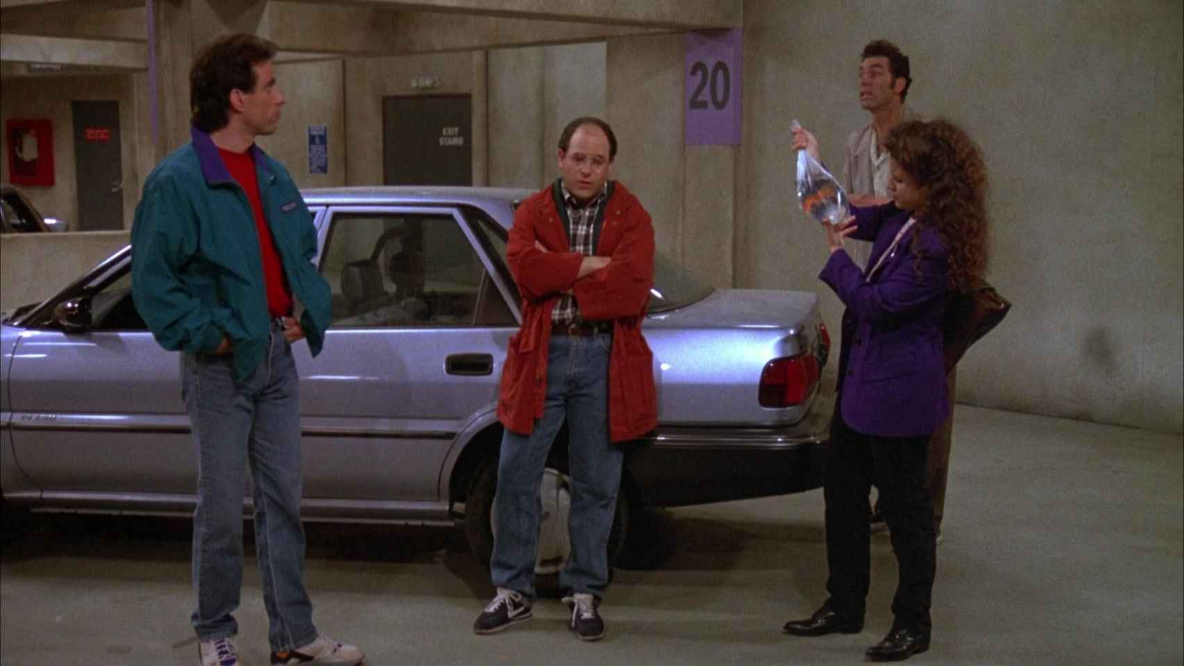 El episodio en el que no encuentran el coche en el estacionamiento.