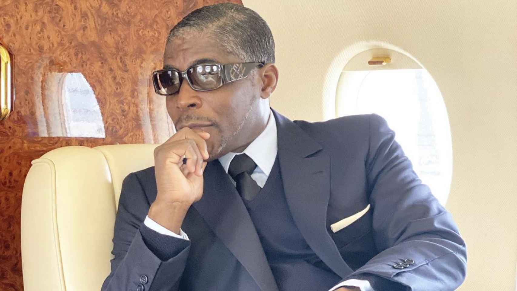 'Teodorín' Nguema Obiang, en avión privado. Fotos de sus redes sociales, donde comparte imágenes de su lujoso estilo de vida.