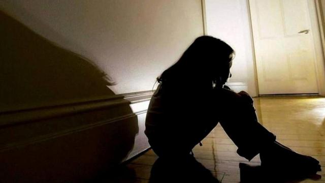 Juzgan a una madre por prostituirse delante de su hija de 11 años y dejarla en manos de sus clientes.