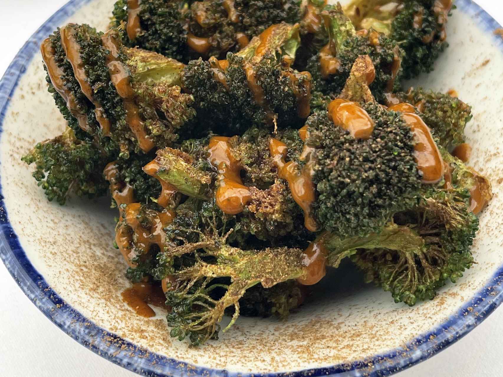 Brócoli con salsa kimchi y canela