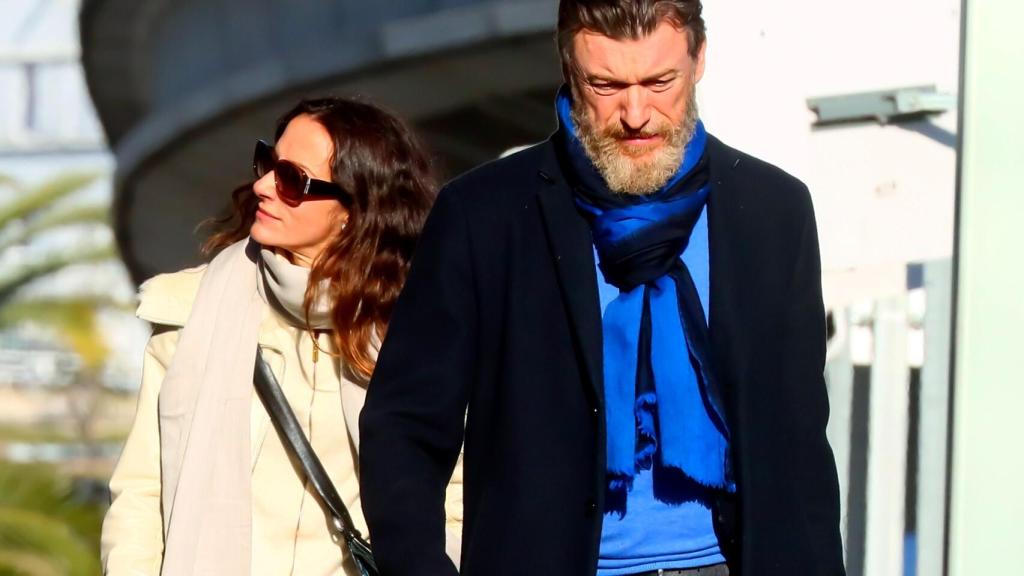 Telma Ortiz y Robert Gavin Bonnar paseando por las calles de Niza.