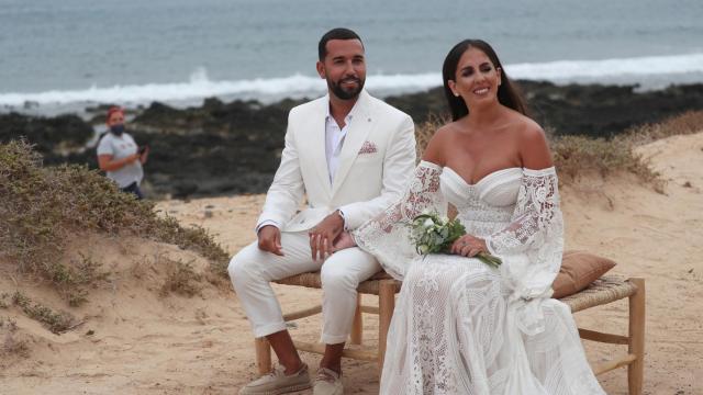 Anabel Pantoja y Omar Sánchez, en el momento del enlace