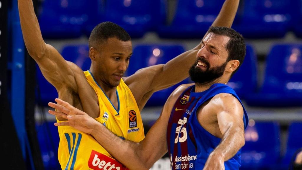 Mirotic atacando en el Barça - Alba Berlín