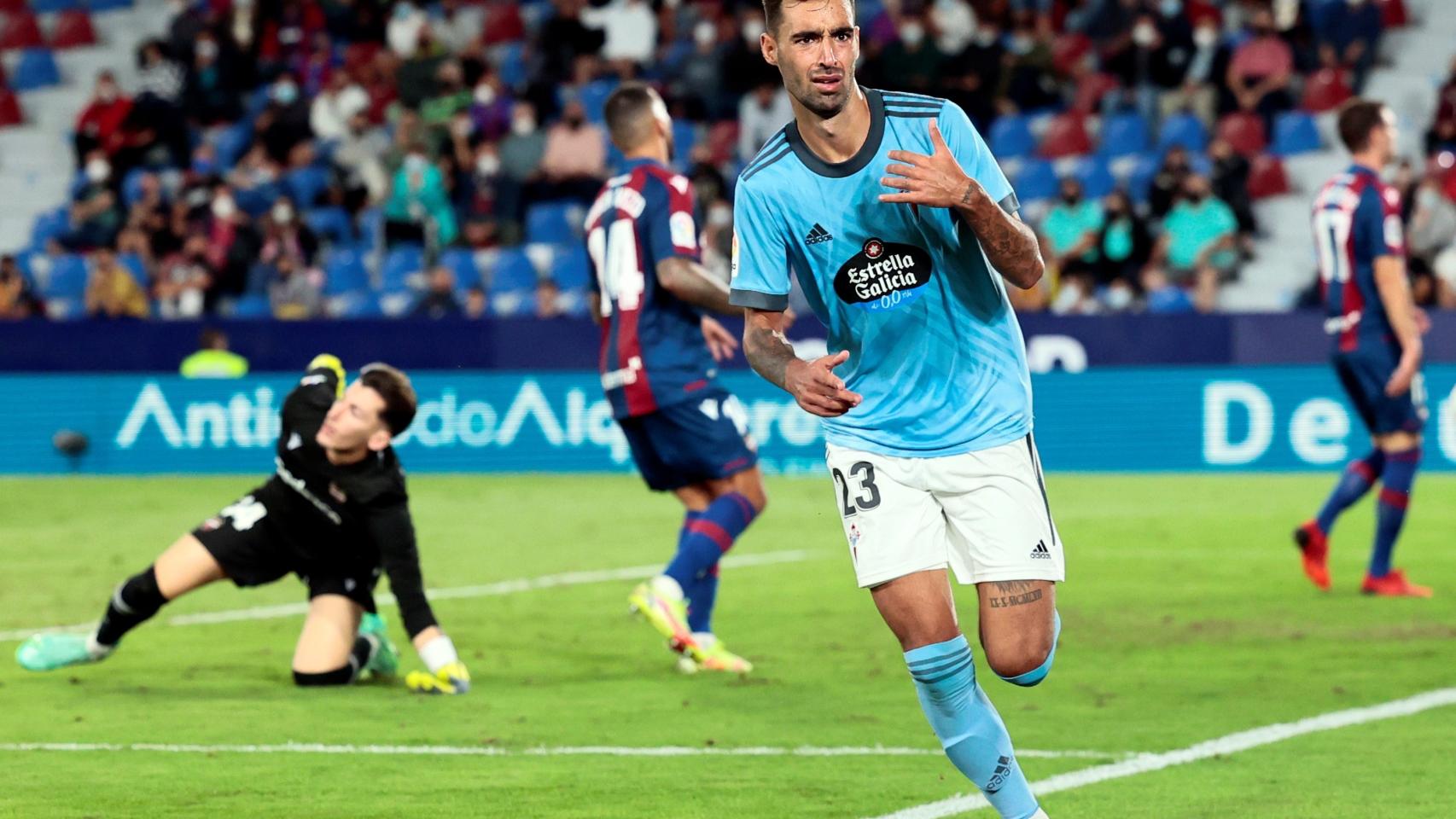 Brais Méndez celebra un gol con el Celta