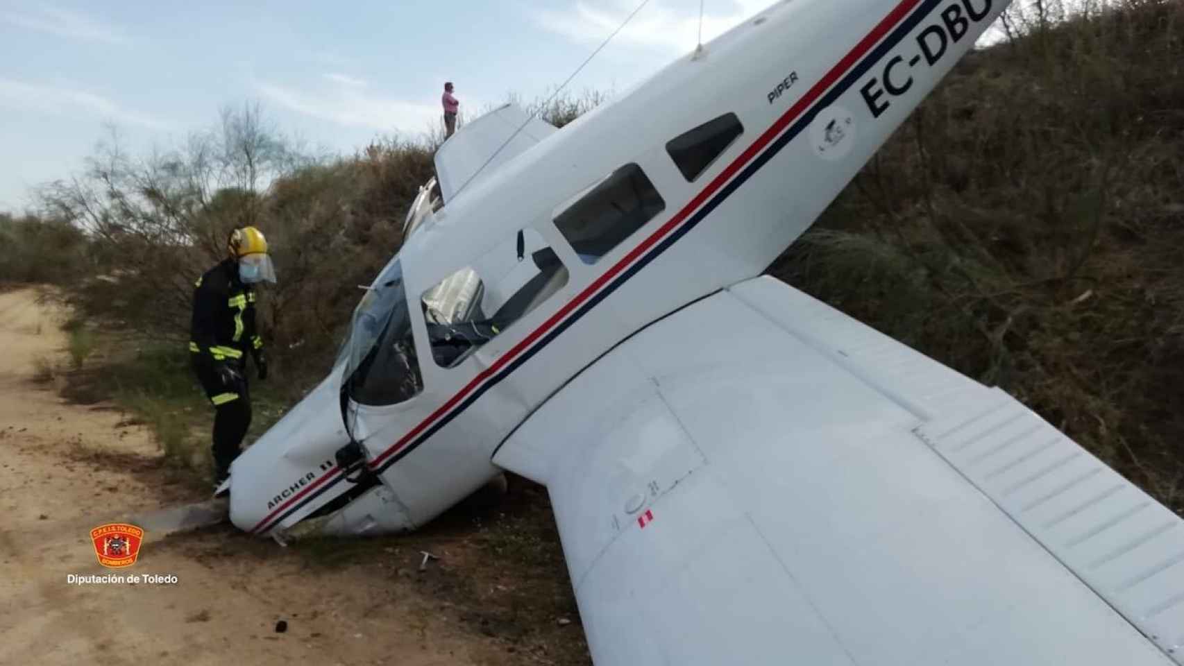 La avioneta accidentada este jueves en Casarrubios. Fotos: CPEIS Toledo.
