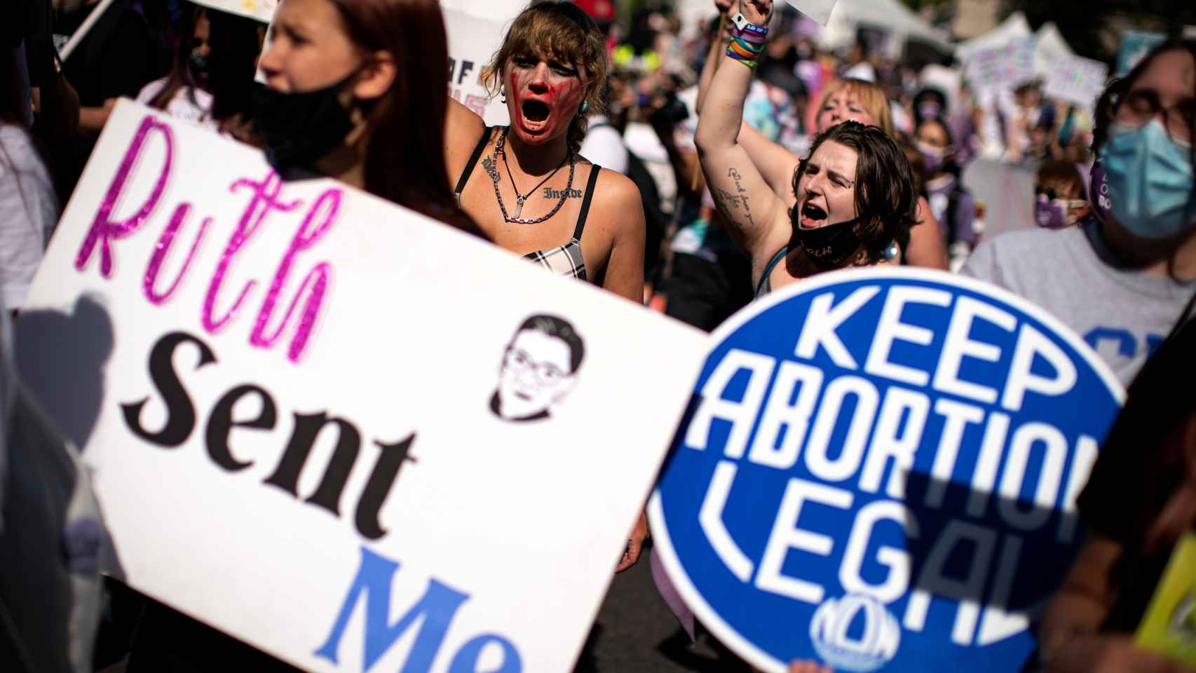 Miles de mujeres marchan en Estados Unidos en defensa del derecho al aborto.