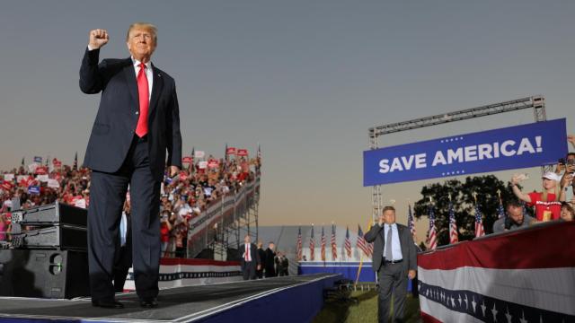 El expresidente de Estados Unidos Donald Trump antes de un discurso en Perry, Georgia, EEUU.