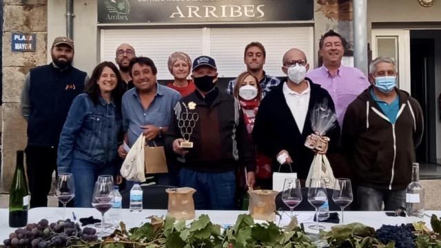 Catadores y ganadores, junto a las autoridades, en Cibanal