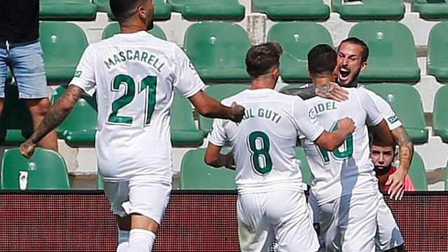 El Elche celebra el gol de Benedetto contra el Celta