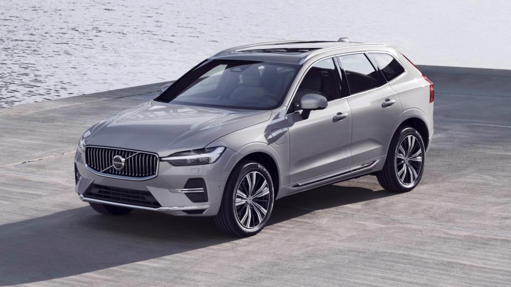 El Volvo XC60 recibe una actualización en 2021.