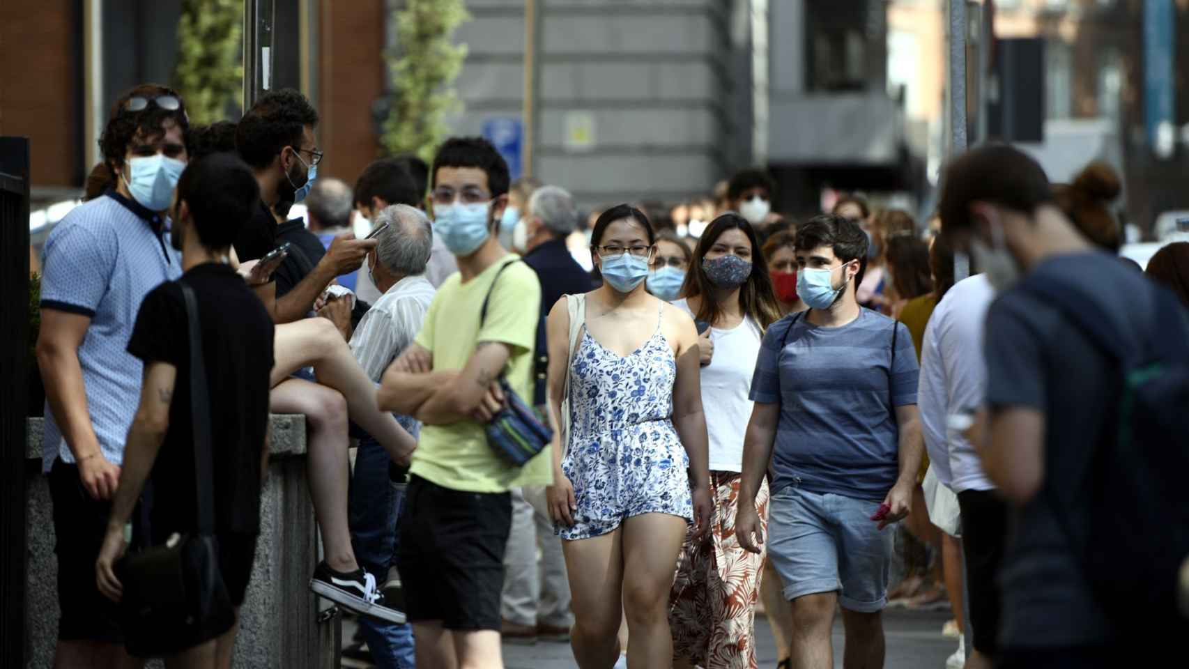 El uso de mascarilla será obligatorio en Madrid cuando no se pueda cumplir la distancia de seguridad. EP