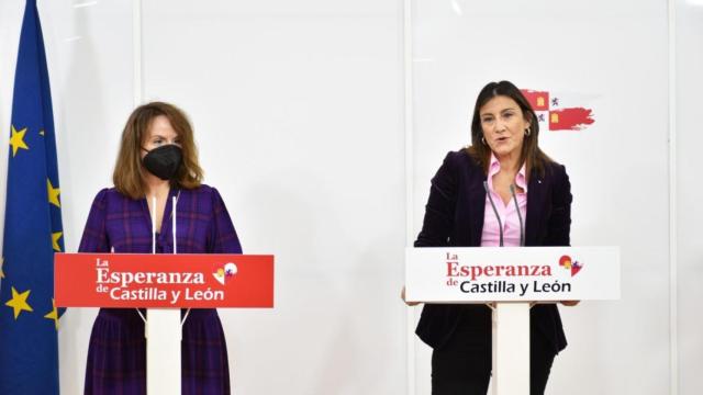 La secretaria de Organización del PSOECyL, Ana Sánchez, junto a Patricia Gómez
