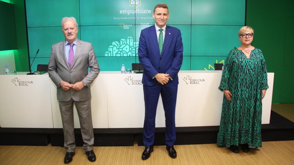 Campo Vidal, periodista, Martín López, director de Eurocaja Rural, y Cortés Martínez, gerente de Fundación Eurocaja Rural