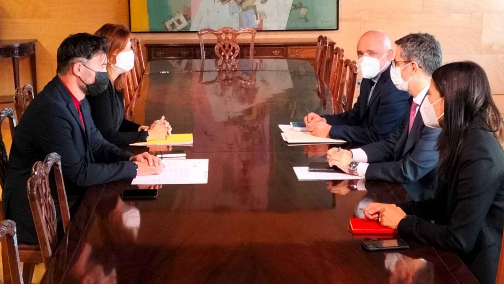 Gabriel Rufián, portavoz de ERC en el Congreso, reunido Félix Bolaños, ministro de la Presidencia.