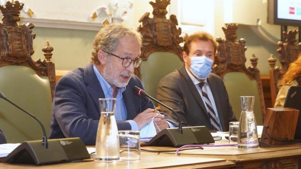 Manuel Saravia durante el Pleno del Ayuntamiento