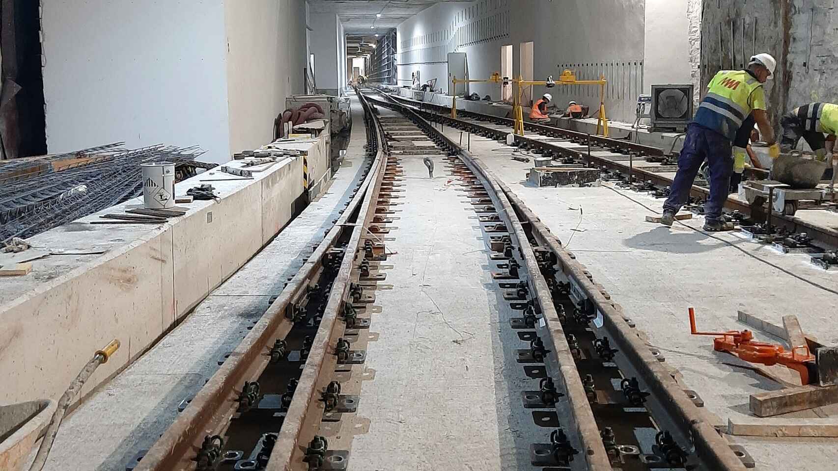 Trabajos en el interior de uno de los túneles del Metro de Málaga.